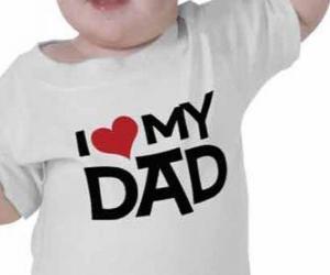 Puzzle Μωρό με ένα μπλουζάκι που λέει ότι αγαπώ τον μπαμπά μου